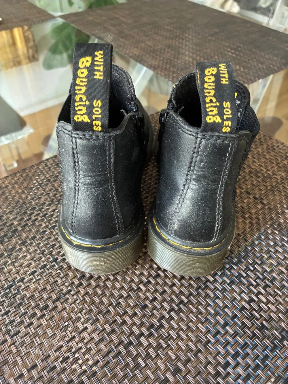 Dr. Martens 2976 Chelsea Boots in black leather kids size 13